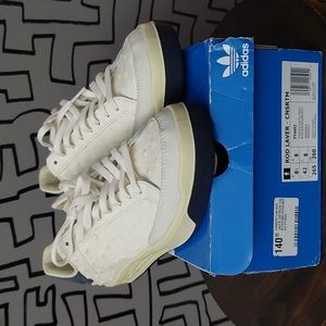 Adidas, Rod Laver Consortium, Ostrich